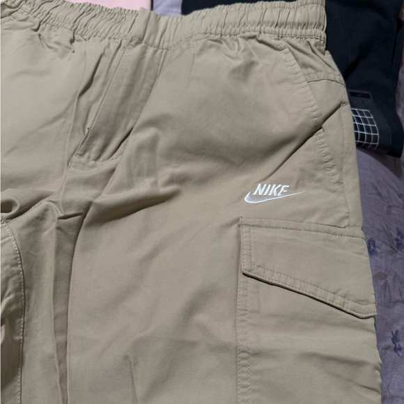 Nike Cargo pants - Picture 3 of 4